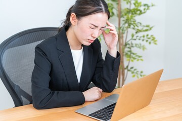 眼瞼下垂が片目だけに起こりやすい人の特徴